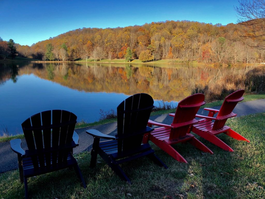 Peaks of Otter Lodge, off the Blue Ridge Parkway, is a place to revel in the beauties of nature.