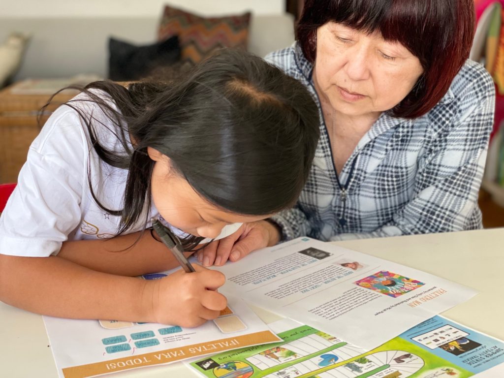 After reading our library book, Miss T writes the translation of some of the Spanish words, in English, on her worksheet. Following up with questions is a good way to teach reading comprehension.