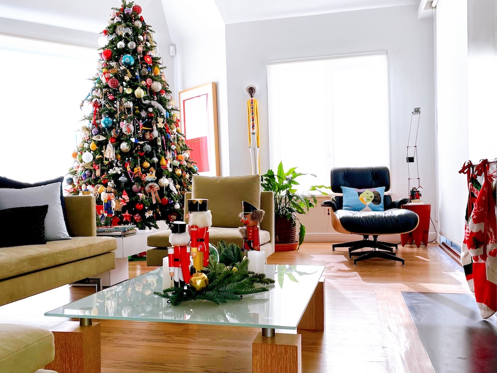 Basic Christmas decorations feature a decorated tree, nutcrackers, and Christmas stockings.