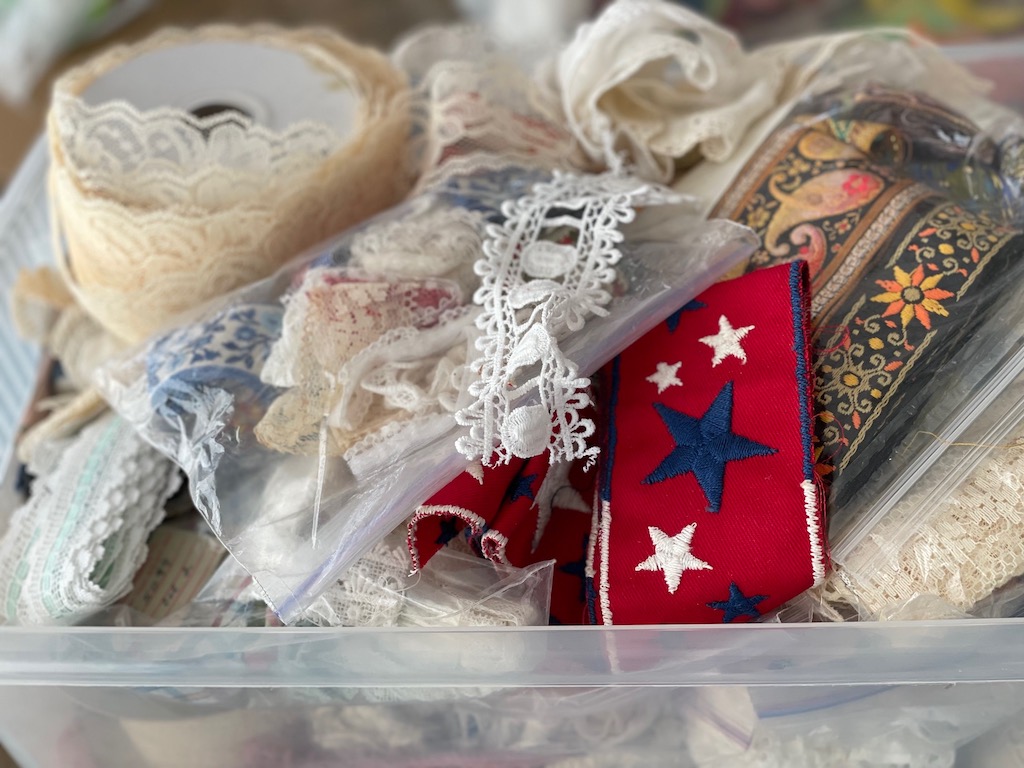 A bin full of lade and braid are available to the kids for their notebook design.