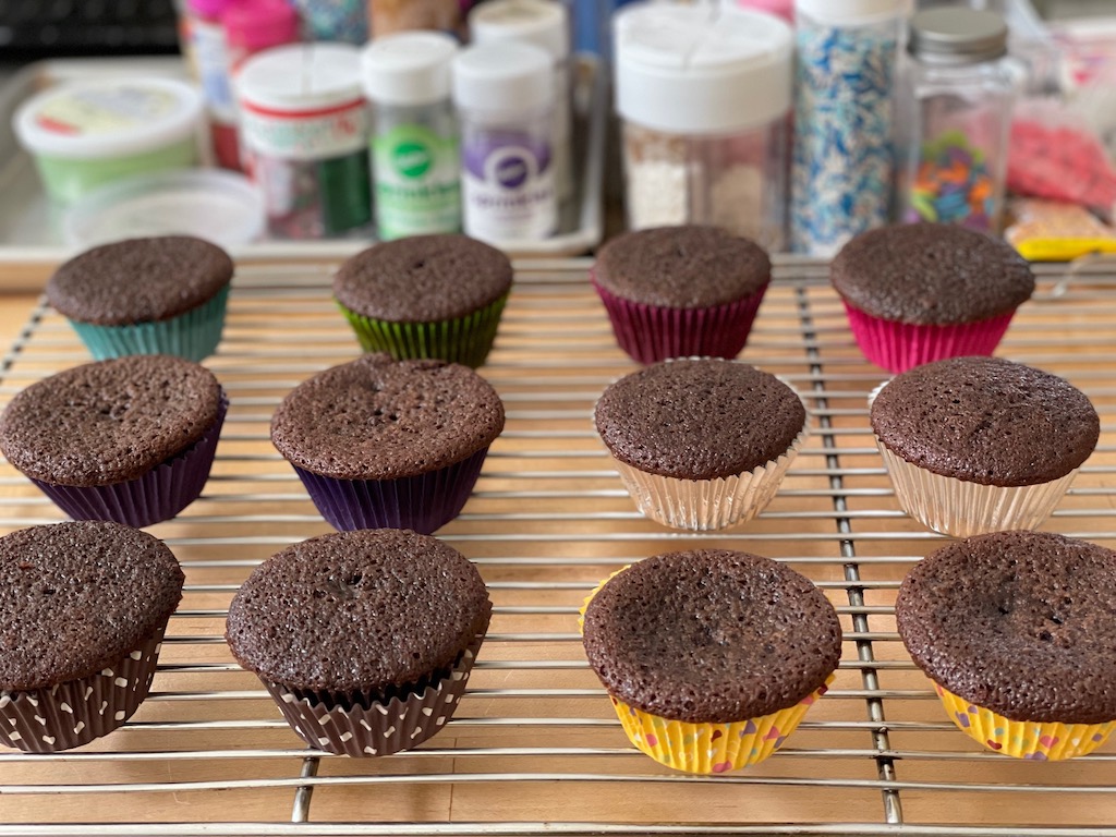 Bake the cupcakes in advance to streamline the work.