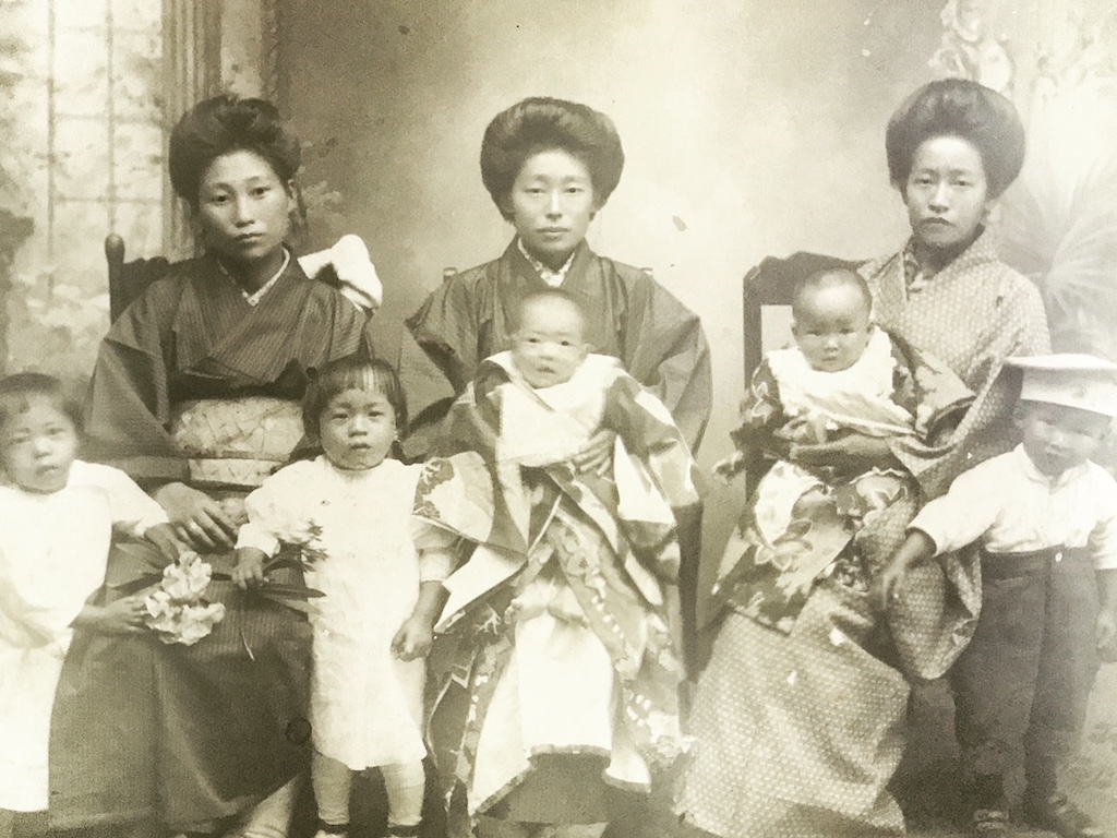 Old photo from the early 1900s. It's good to ID family photos before the names get lost in time.
