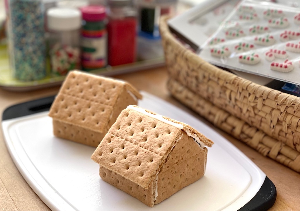 Pre-made houses ready for kids to decorate with candy.