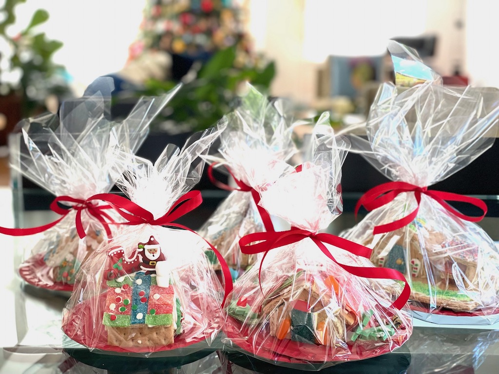 Gingerbread houses packaged in cellophane to take home after the party.