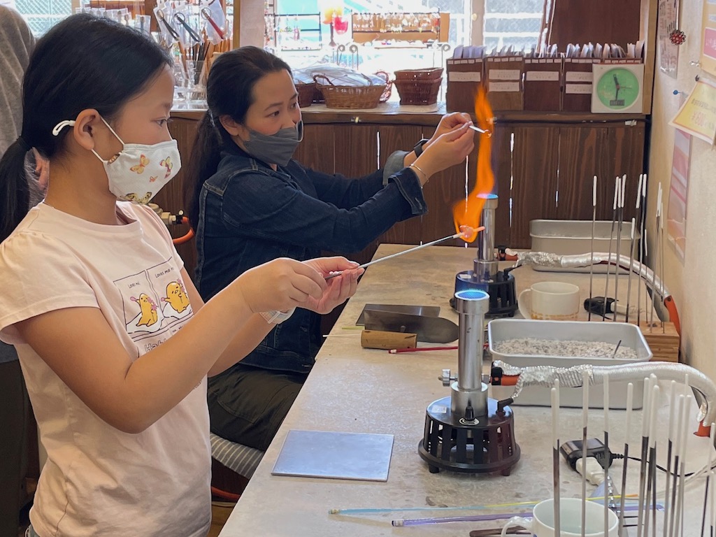 Making Kinari beads is a fascinating activity for kids in Osaka, Japan.