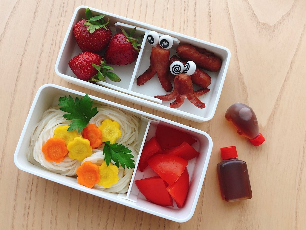 Quick-cooking cold somen noodles with dipping sauce is an easy choice for a child's summer bento.