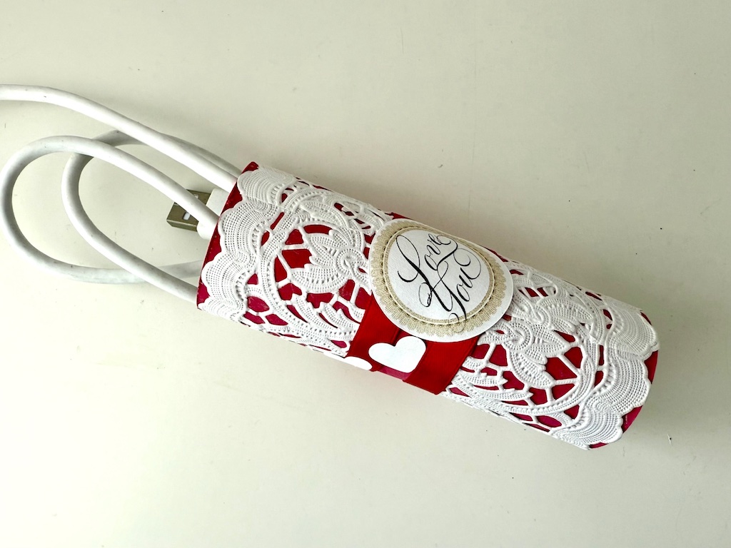 Decorate a toilet paper roll. Roll up a Mother's Day message inside to serve as a card; use the roll afterwards as an appliance cord manager.