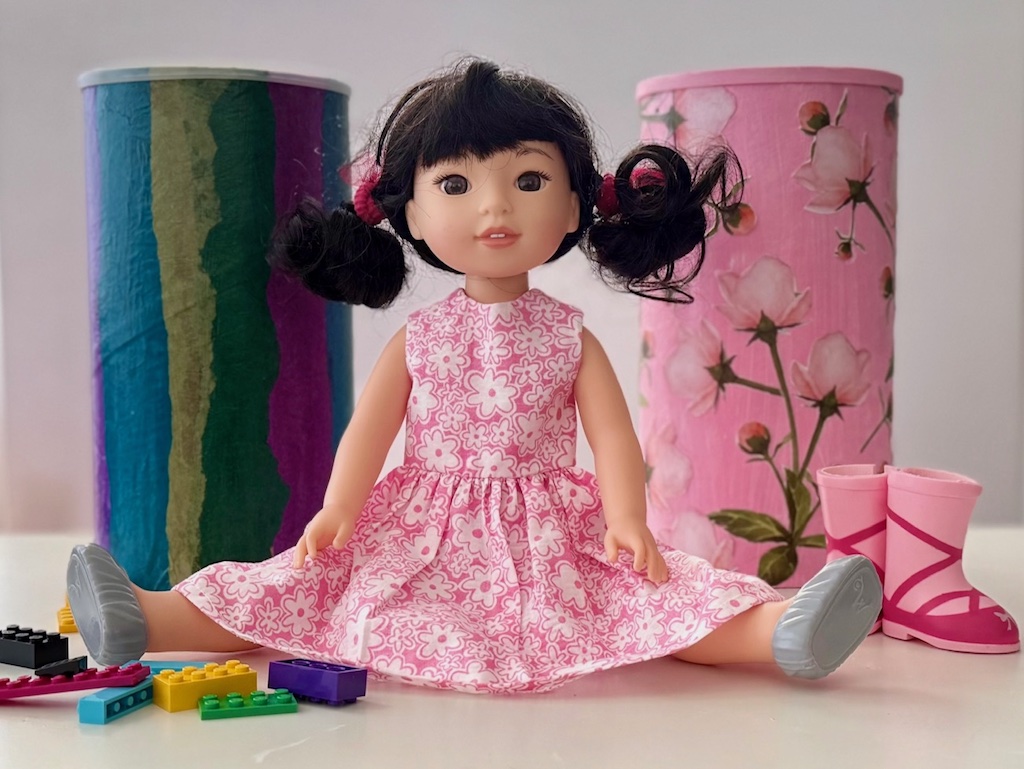 These two decorated oatmeal containers are an easy recycle crafts project to replicate. Use them to store LEGOs or doll clothes.